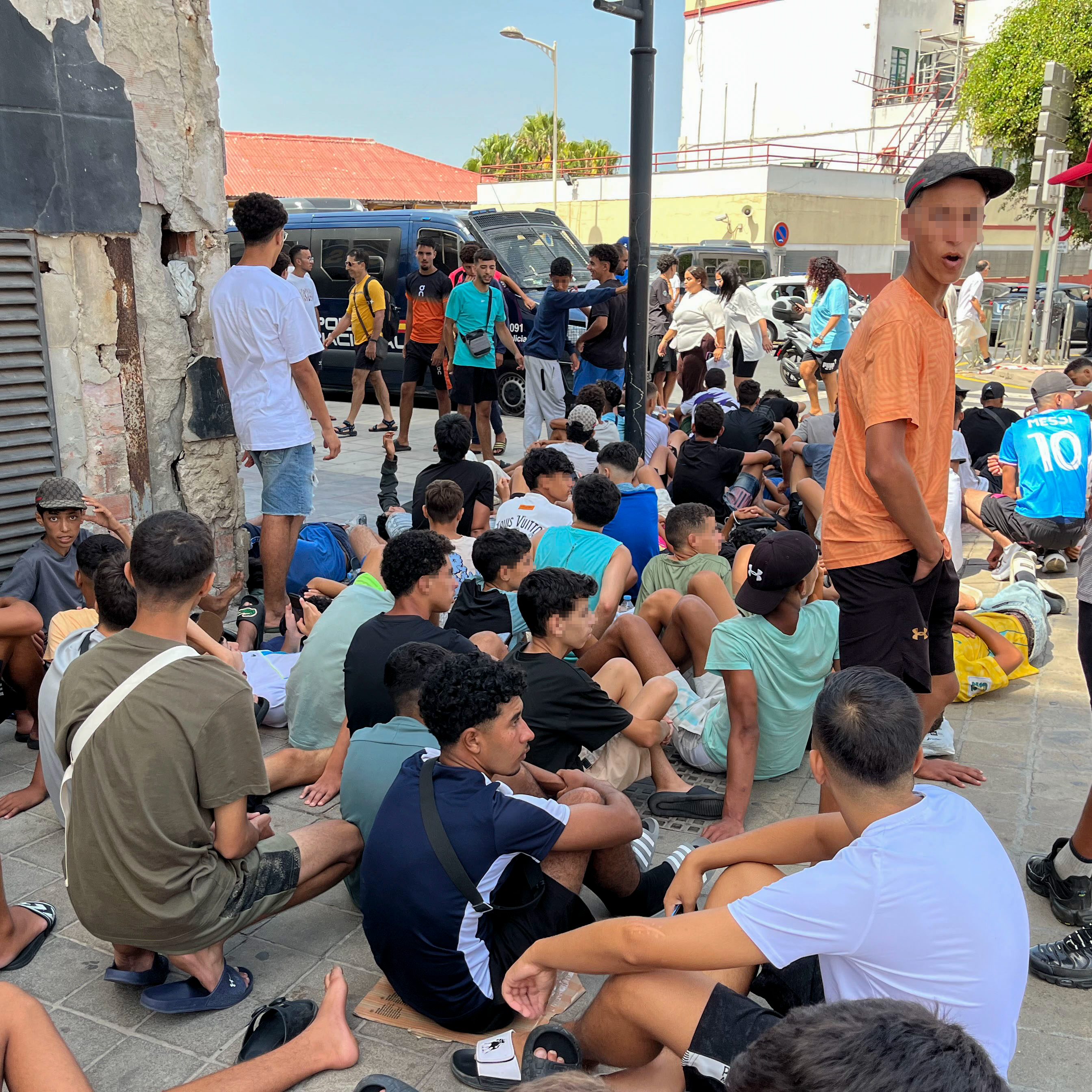 Hora 14 Fin de Semana | ¿Cómo es el proceso de un menor migrante no acompañado en España?