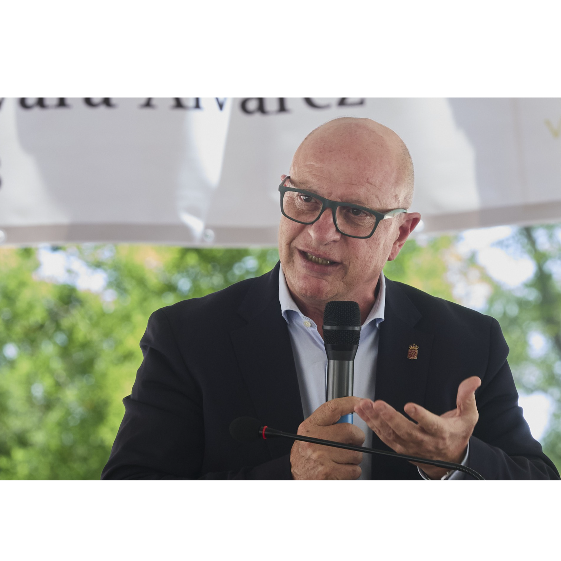 Carlos Gimeno, consejero de Educación: "Hemos tenido que rehacer plantillas, y eso ha tensionado al departamento"