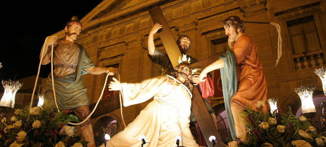 Medio siglo en procesión: la Cofradía de la Santa Vera Cruz de Calahorra celebra los 50 años de su acto religioso más significativo, el Santo Cristo episode artwork