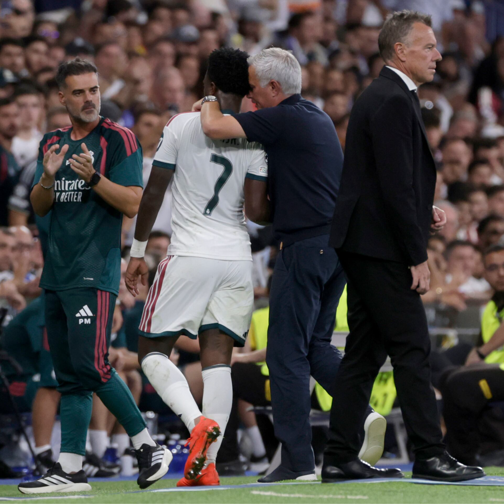 "A Vinicius no le perdonan muchas de las cosas que ha hecho": qué hay realmente detrás de los pitos al Real Madrid