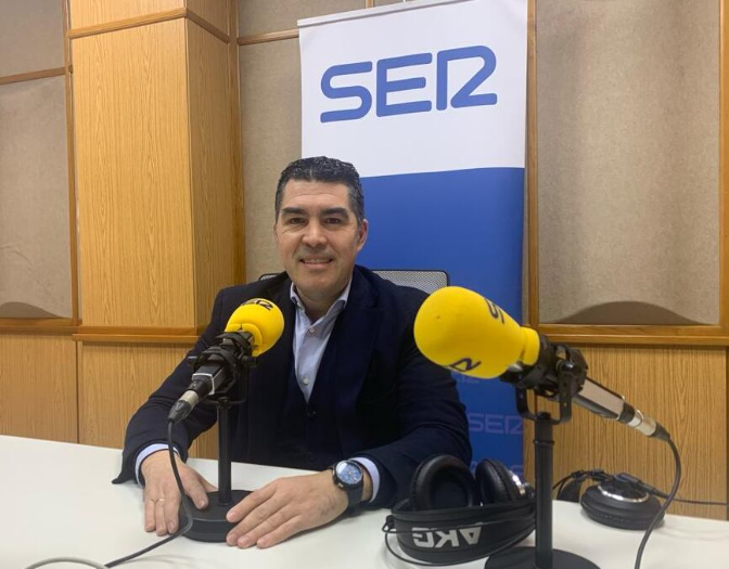 Rafael Flores, decano del Colegio de Dentistas de Sevilla ante los cierres de clínicas de Vivanta: "Que acudan a nosotros. Les ayudaremos en todo lo que podamos" episode artwork