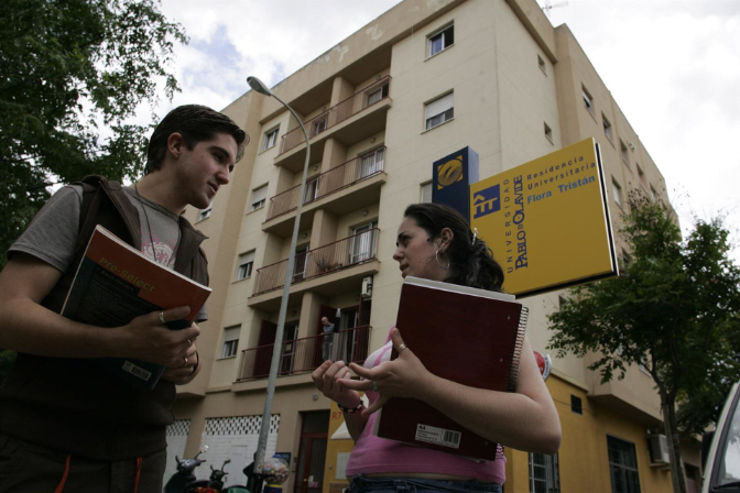 Francisco Oliva: "El Gobierno ha sacado un programa dotado con 45 millones de euros para todas las universidades públicas españolas para construir residencias, alojamientos universitarios, con un requisito: que los precios sean asequibles" episode artwork