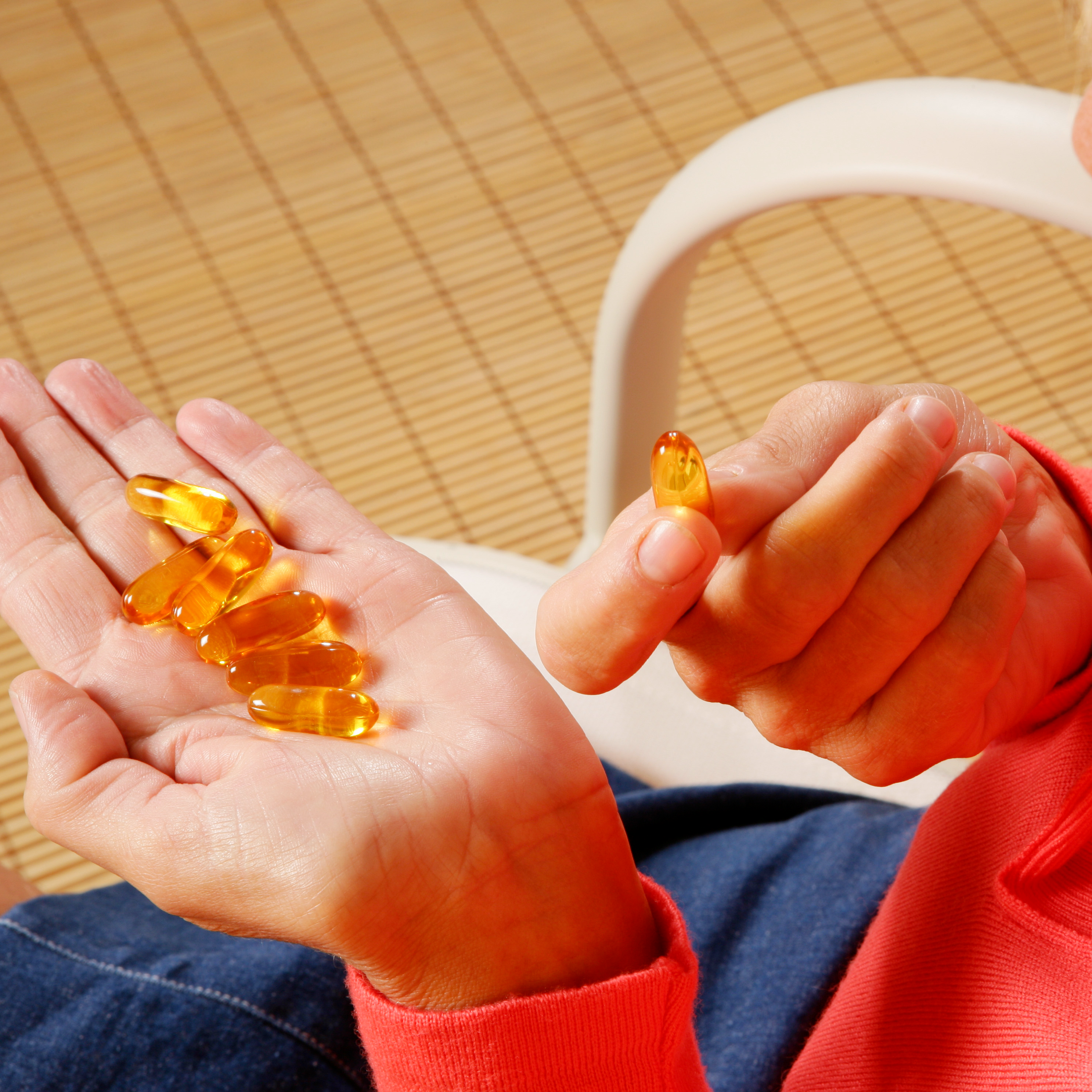 Imagen de ¿Cápsulas de omega-3 o un plato de sardinas? Por qué la comida real destruye a los suplementos de moda