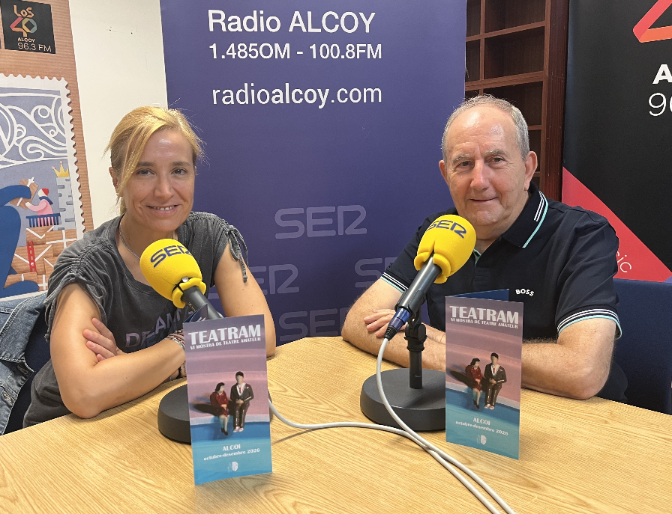 Tragaluz - Elisa Guillem, regidora de Cultura, i Adolfo Mataix, president de la Comissió d'Arts Escèniques, presenten la mostra Teatram 2026