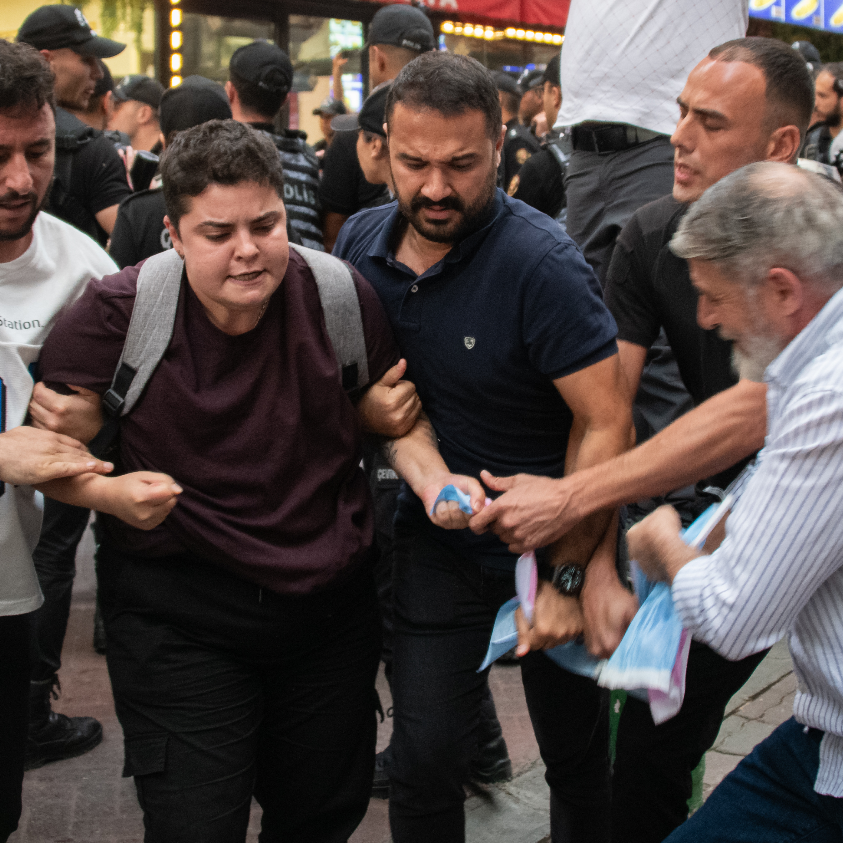 La comunidad LGTBIQ+ en Turquía mira hacia un futuro incierto: "Nos hacen la vida imposible"