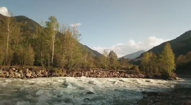 Río Ara con la bajada de los mayencos