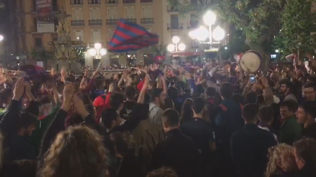 Celebración de la SD Huesca en la plaza de Navarra